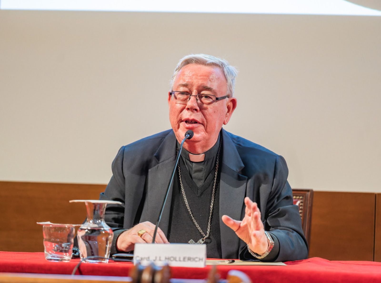 Hollerich durante la lección inaugural