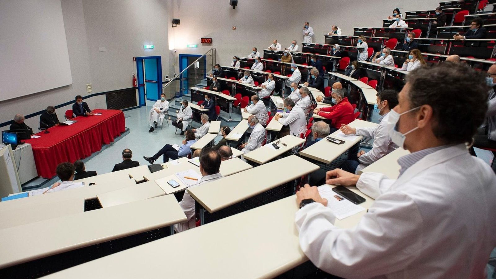 El hospital "Gemelli" de Roma recibe una visita sorpresa del cardenal Turkson