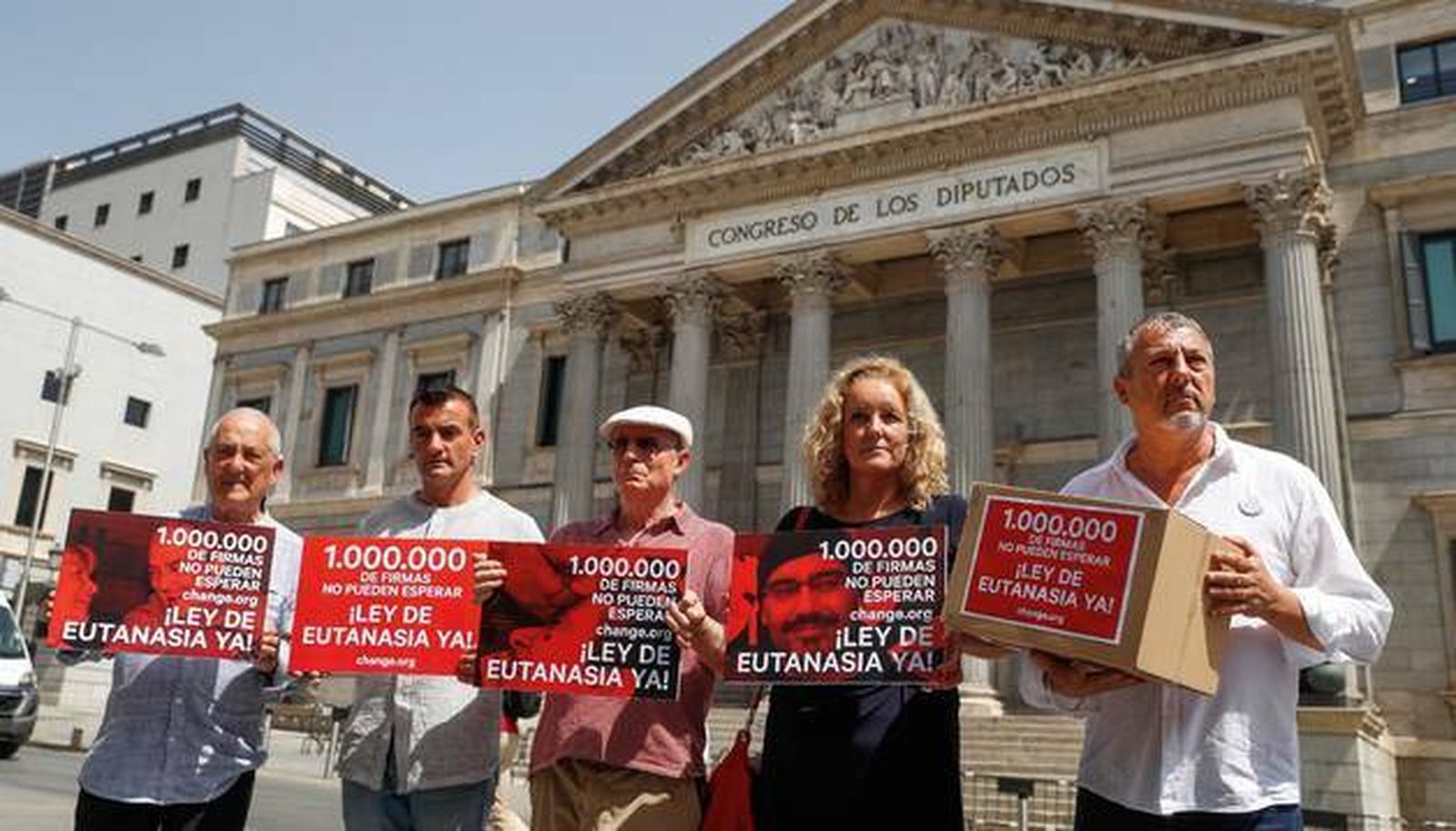 Distintos colectivos presentaron un millón de firmas por una ley de eutanasia