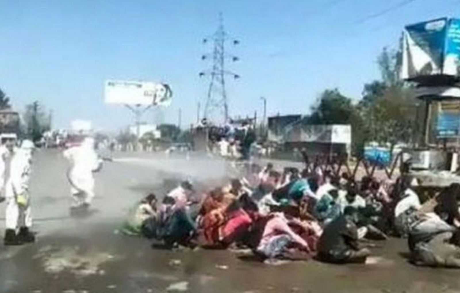 Migrantes fumigados en India