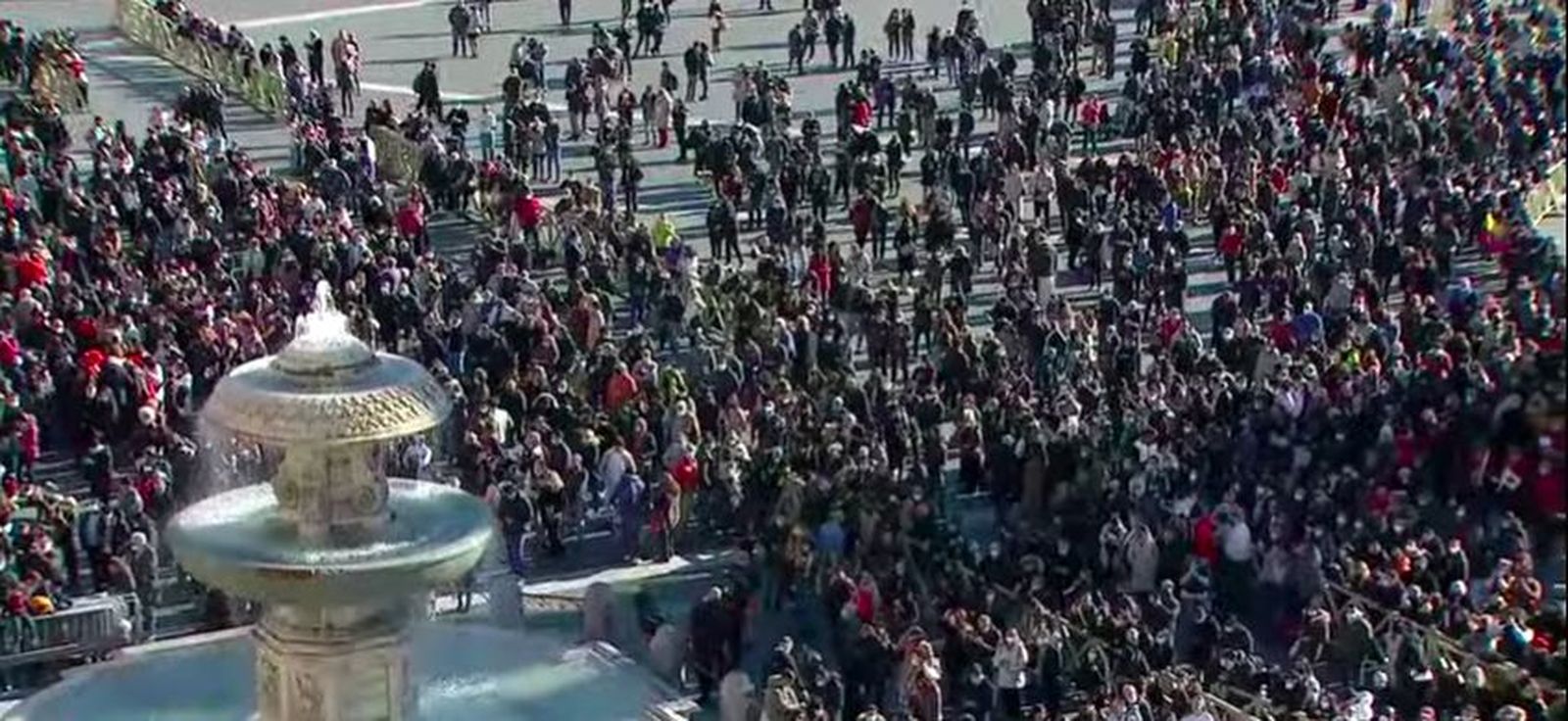 Miles de fieles en San Pedro