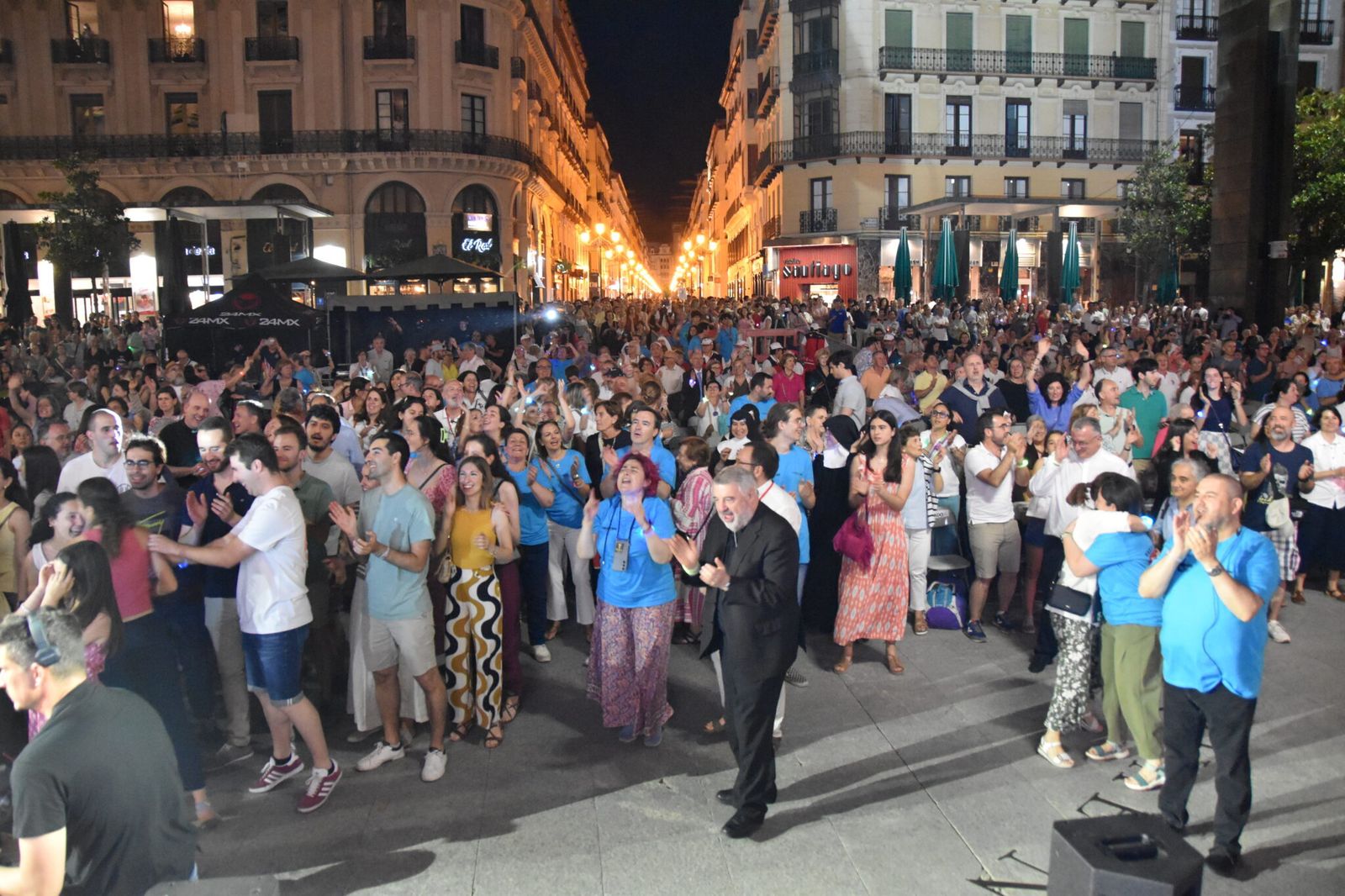 La plaza del Pilar de Zaragoza celebra un Pentecostés histórico