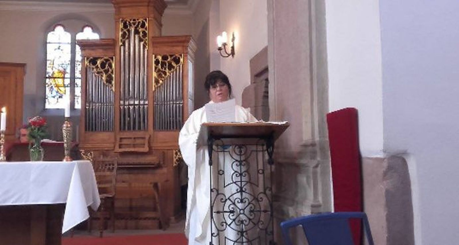 Christina Moreira, oficiando