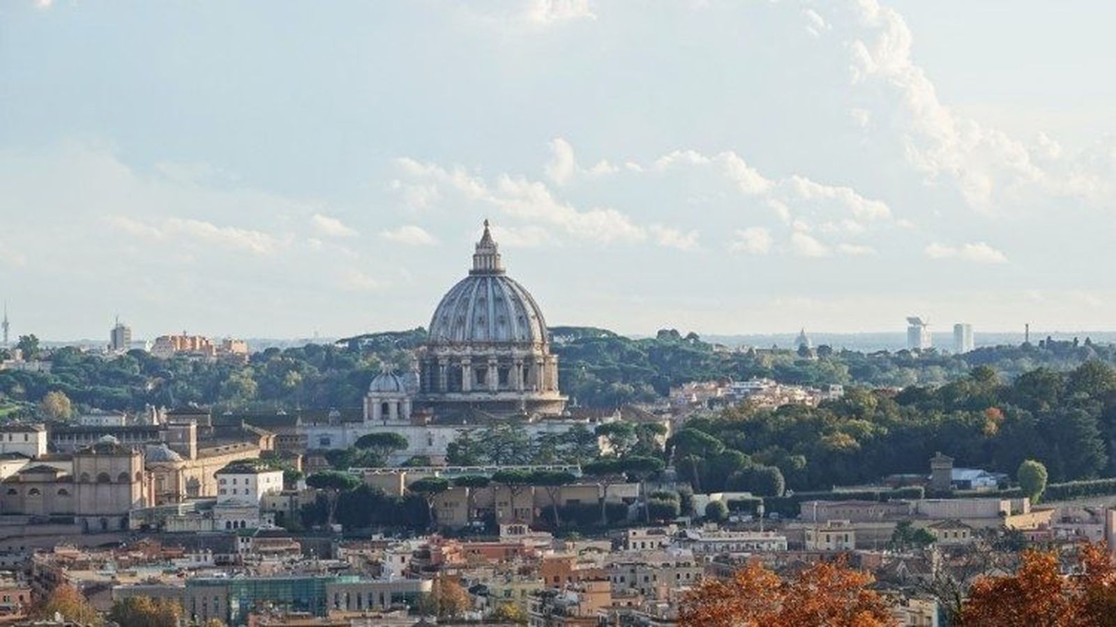 Vista de Roma con la Basílica de San Pedro