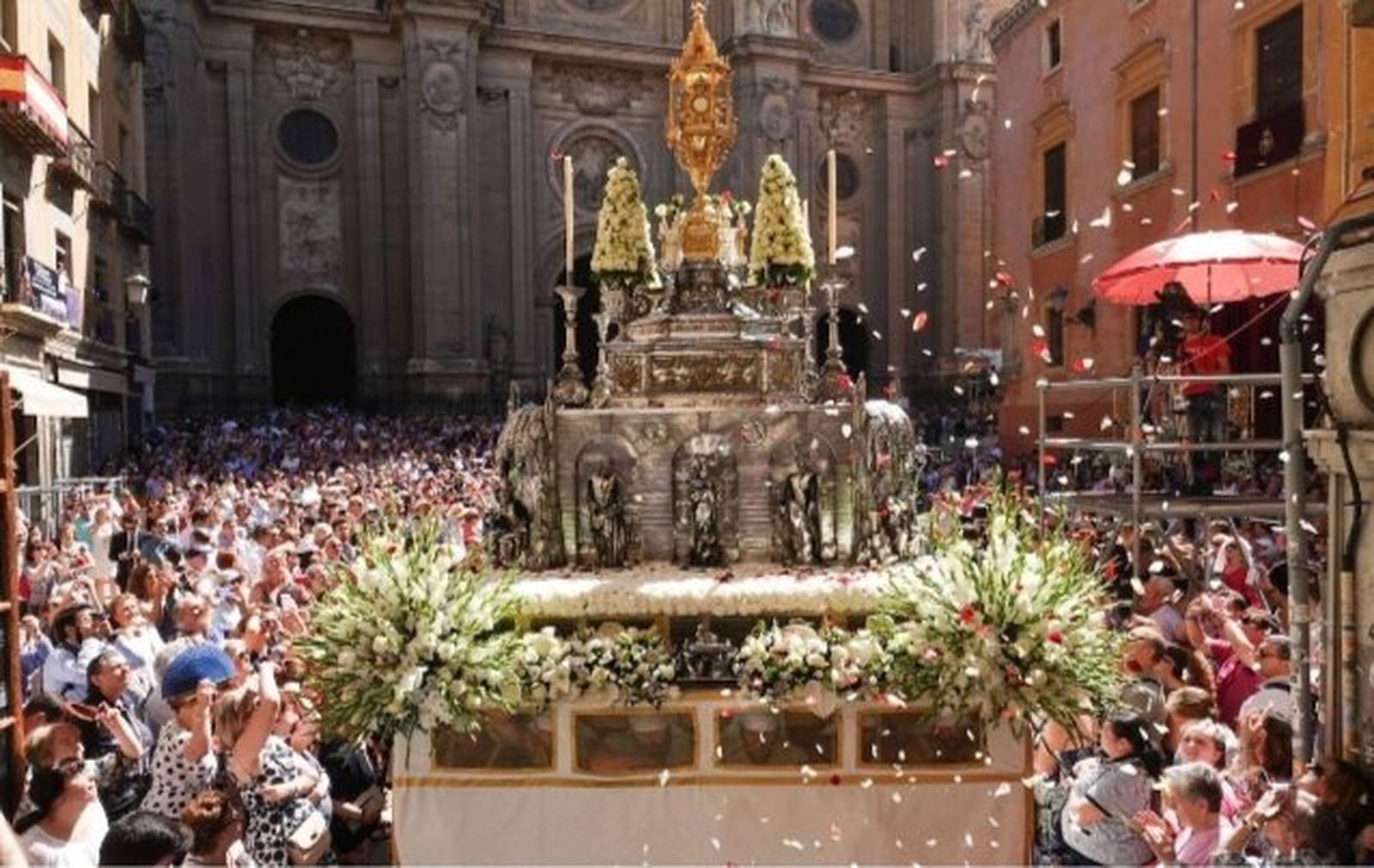 Procesión con la Custodia por las calles de Toledo