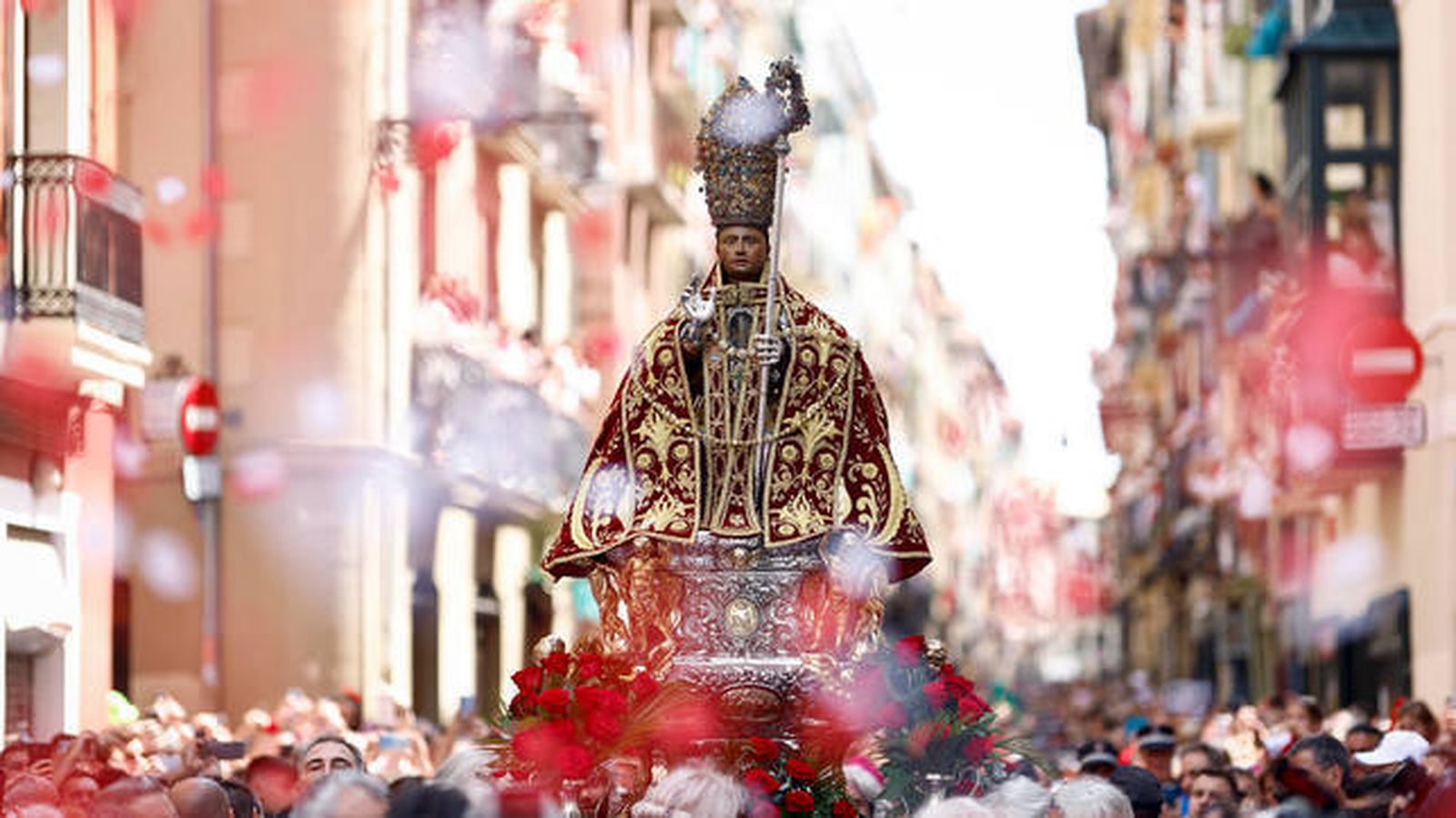 La imagen de San Fermín recorre las calles de Pamplona en este 7 de julio