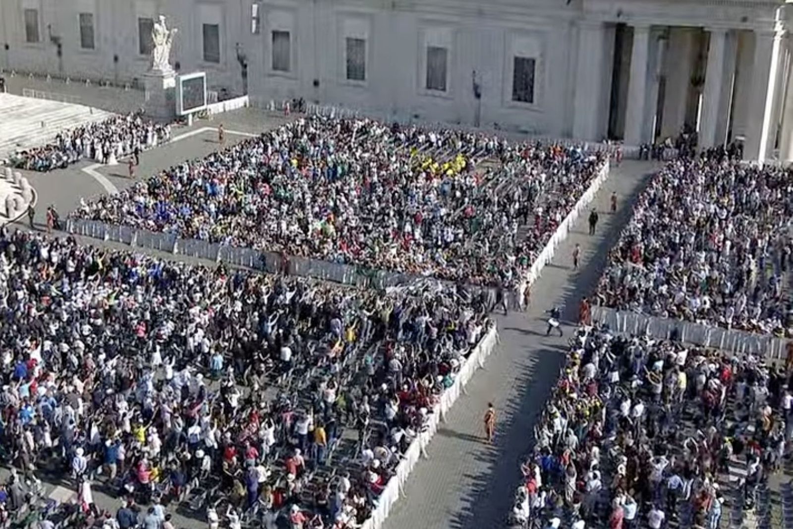 La plaza de San Pedro dispuesta para la audiencia general
