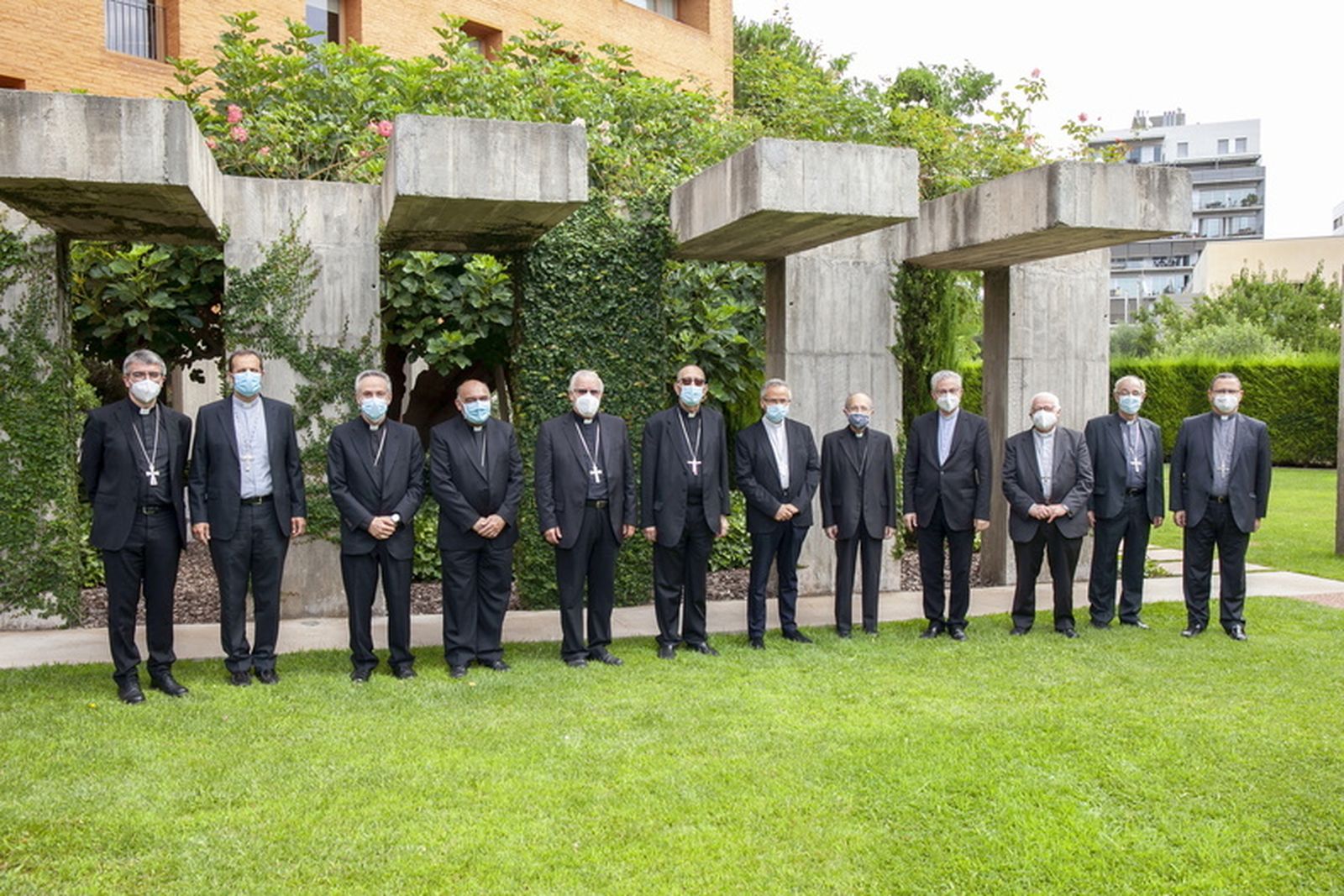 Los obispos catalanes animan a los fieles a volver "de forma presencial" a las misas dominicales