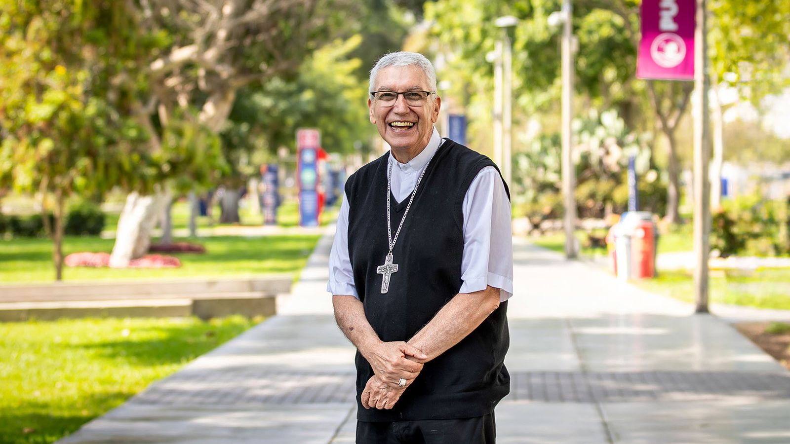 Mon. Carlos Castillo