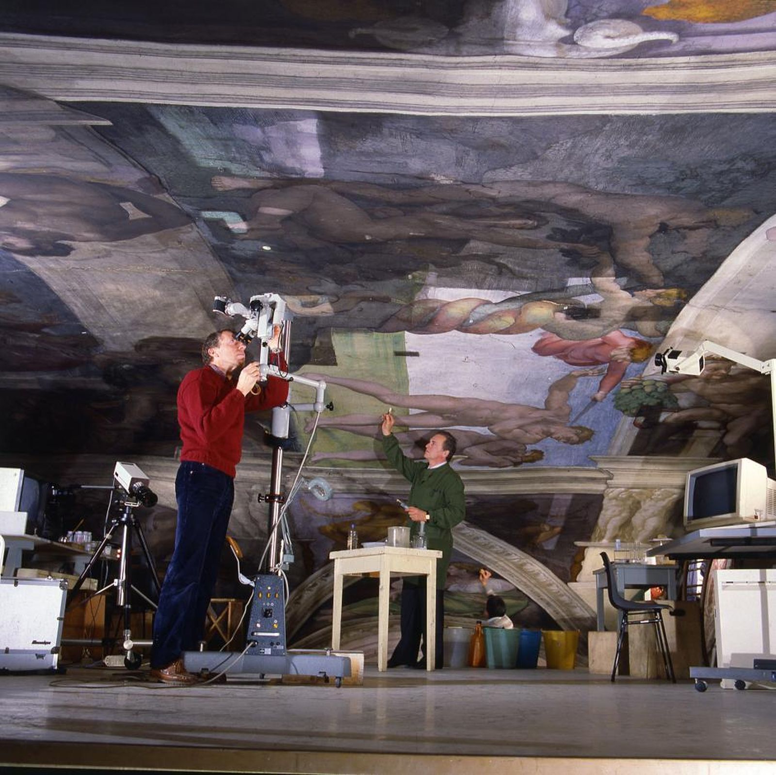 Restauración de frescos de Miguel Ángel en la Capilla Sixtina