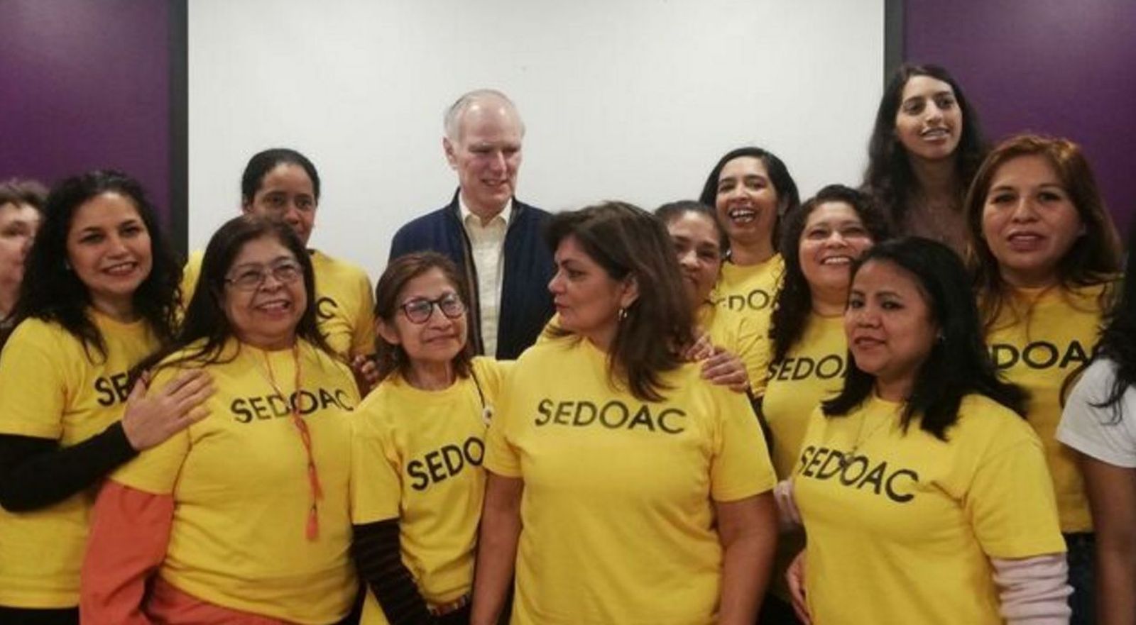 P. Alston junto a trabajadoras domésticas