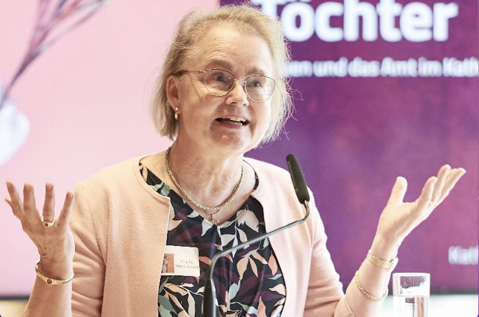 La teóloga Margit Eckholt