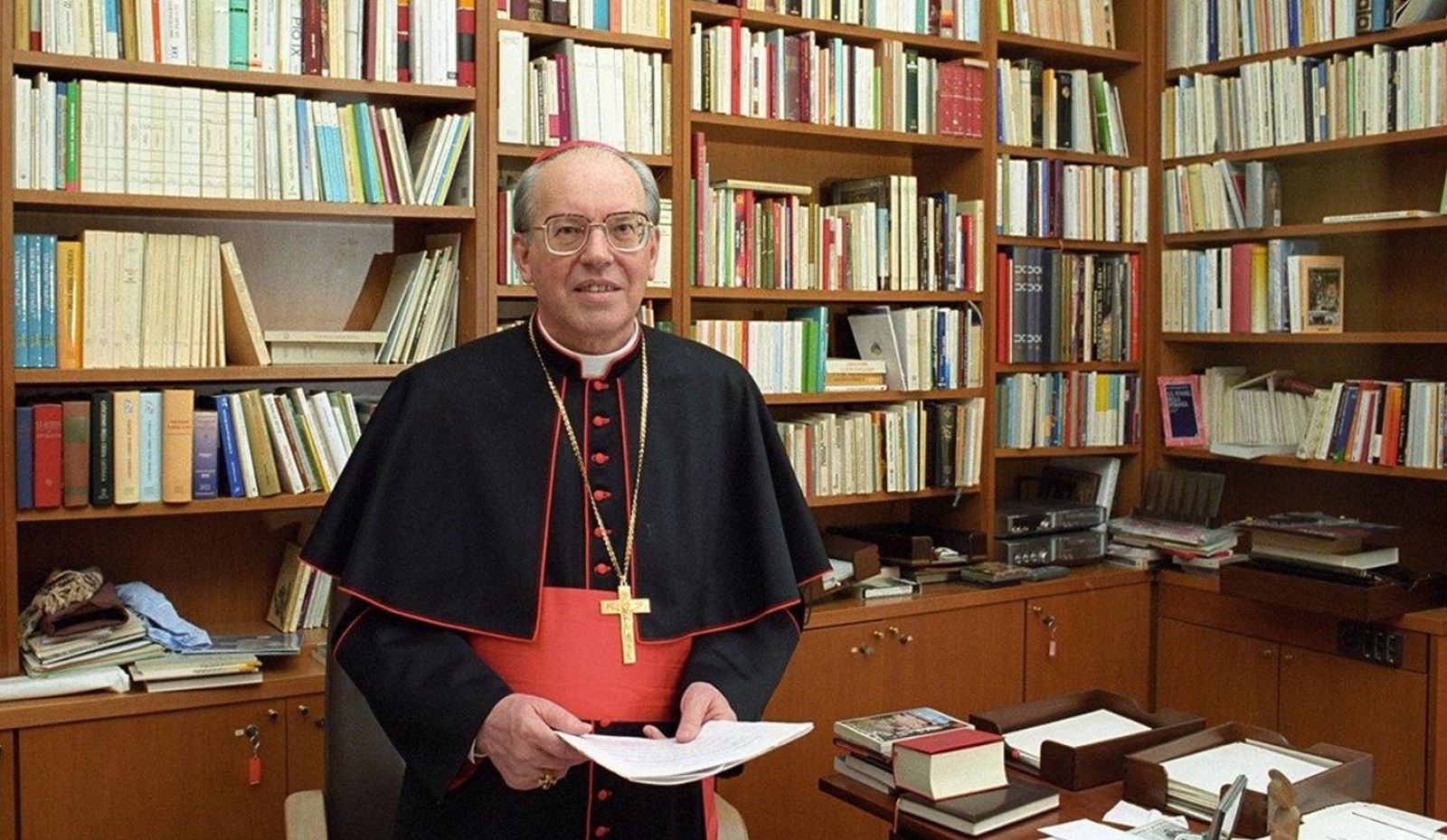 El cardenal G. Battista Re, ahora decano del Colegio de Cardenales