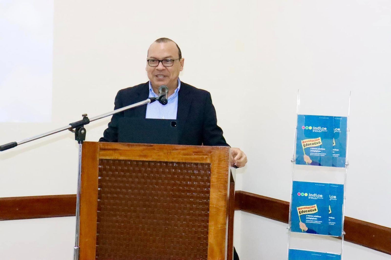 Carlos Irías Amaya, rector UNIAV