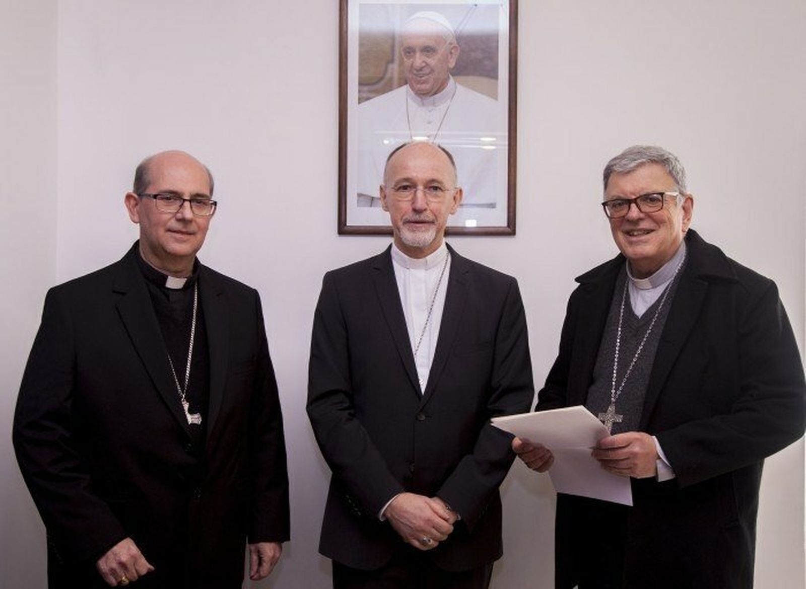 El nuncio Krebs, con los obispos Collazzi y Tróccoli