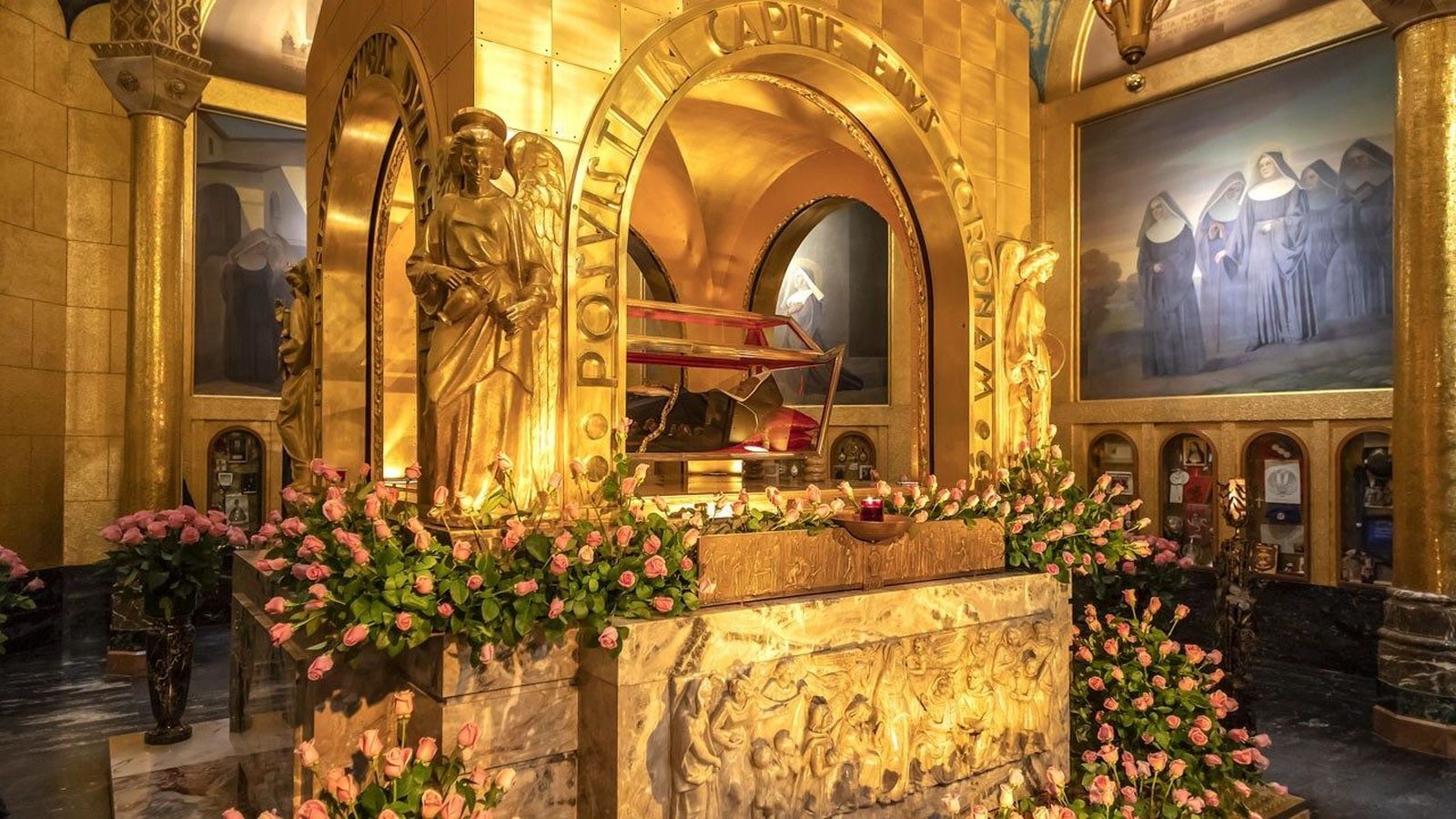 Urna con los restos de santa Rita