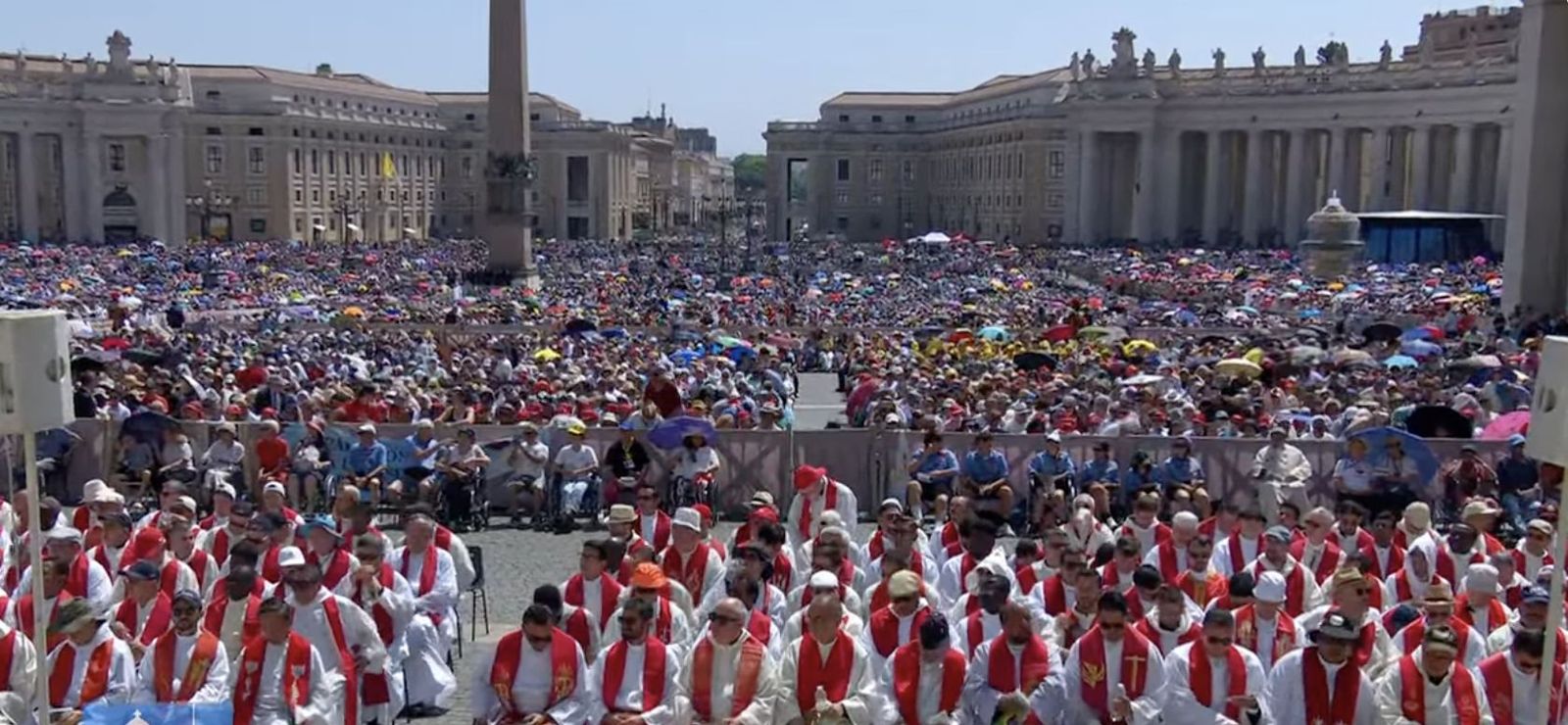 Decenas de miles de fieles en San Pedro
