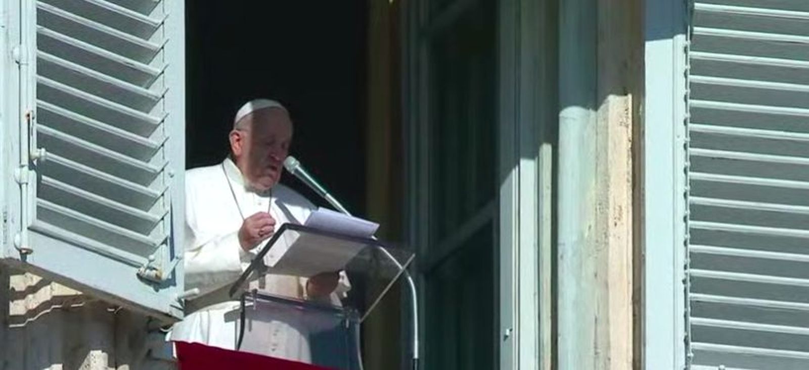 Francisco, durante el rezo del Angelus