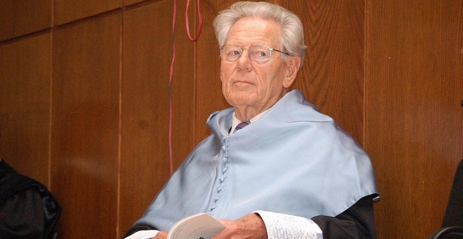 Hans Küng, poco “romano” pero muy “católico”