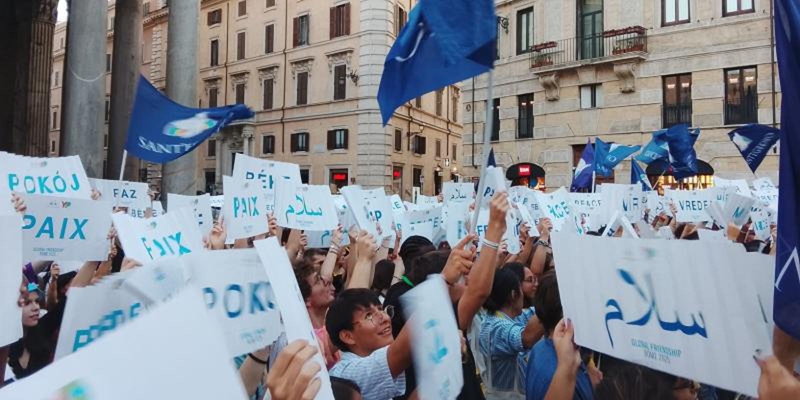 Jóvenes de Sant'Egidio se manifiestan por la paz en Roma