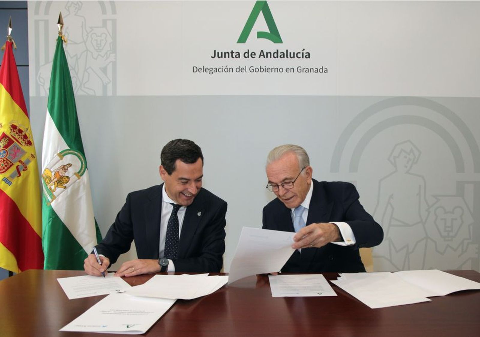 Juan Manuel Moreno Bonilla, y el presidente de la Fundación ”la Caixa”, Isidro Fainé