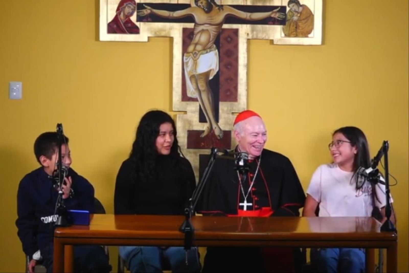 El arzobispo de México en un podcast con niños