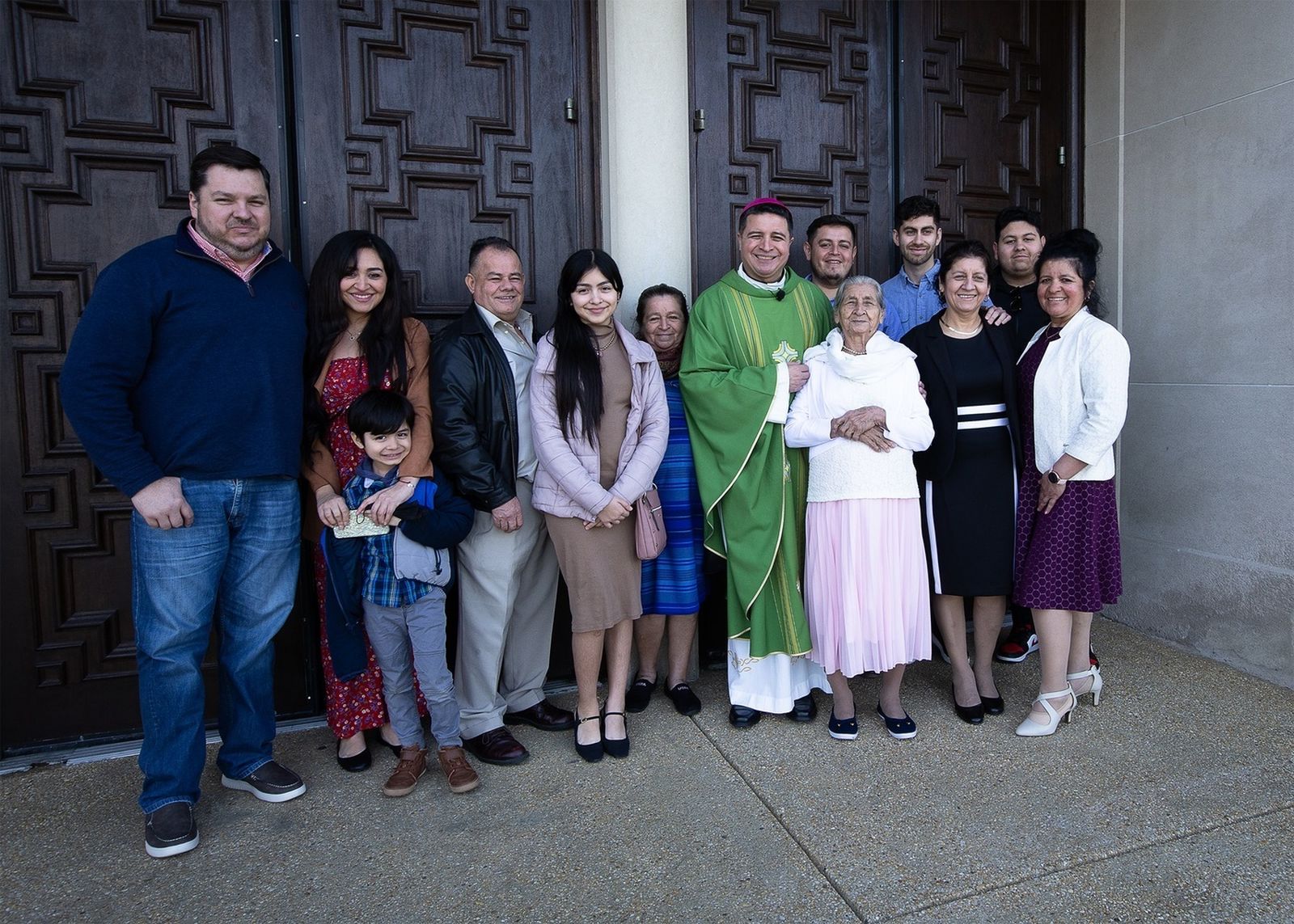 El obispo Evelio, con su familia el día de su ordenación
