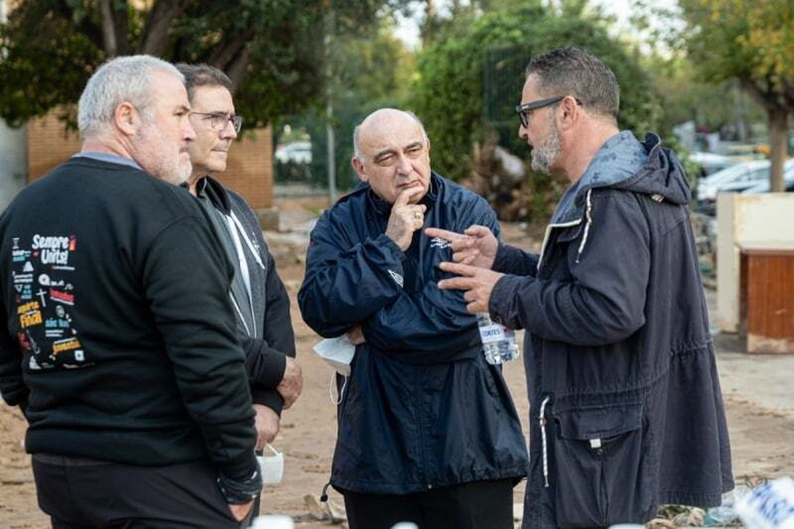 Arzobispo Enrique Benavent visita las parroquias afectadas por la dana