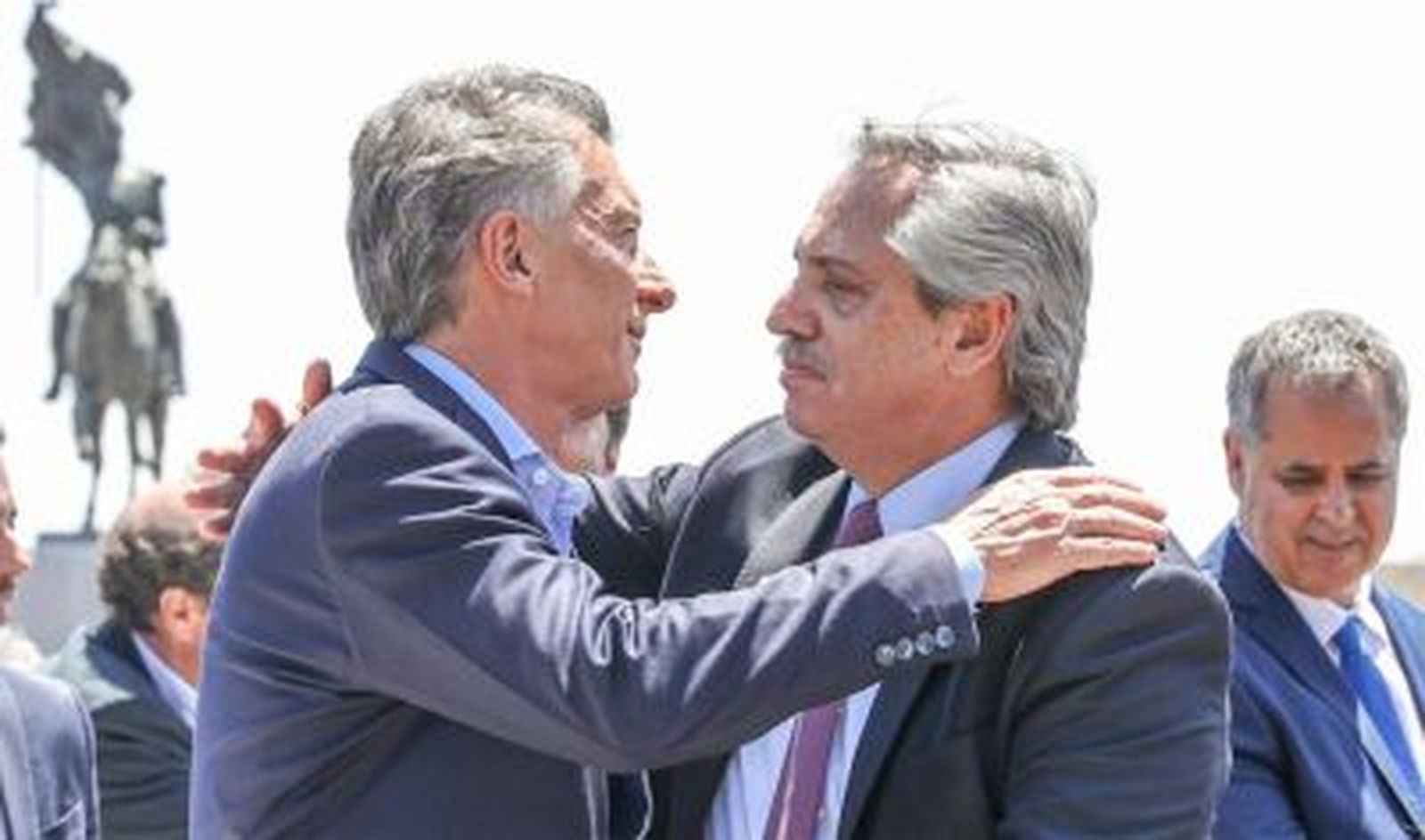 La Virgen de Luján logra que Macri y Alberto Fernández se abracen