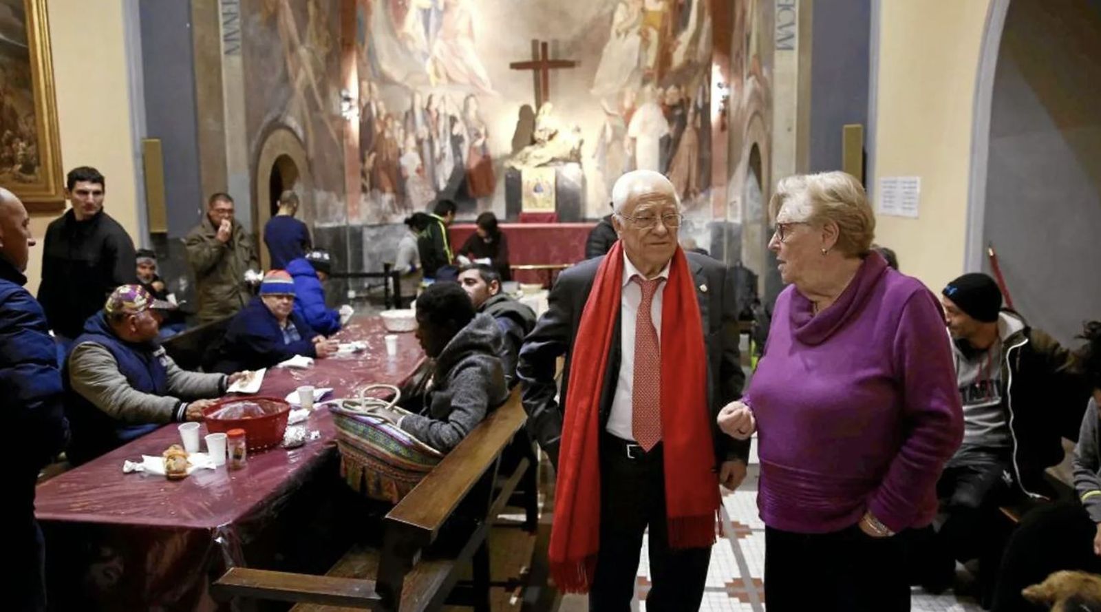 El padre Ángel, con Viqui Molins, en Santa Anna