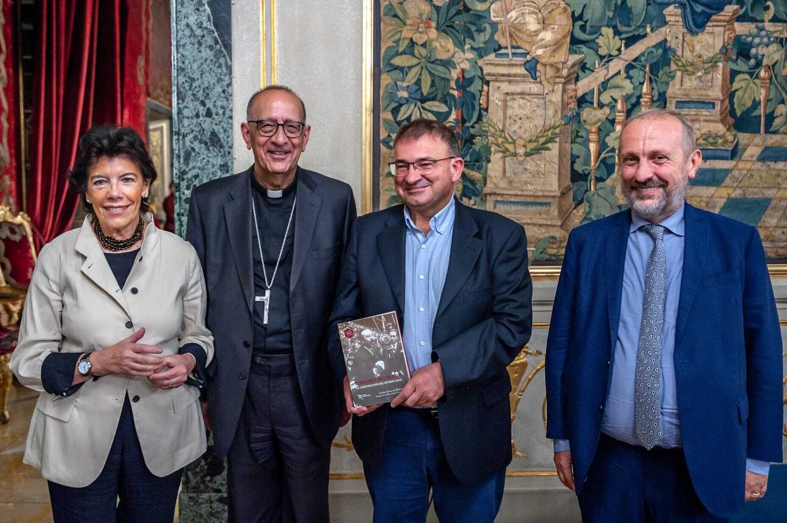 Isabel Celáa, Juan José Omella Carlos García de Andoin y Stefano Cecanti