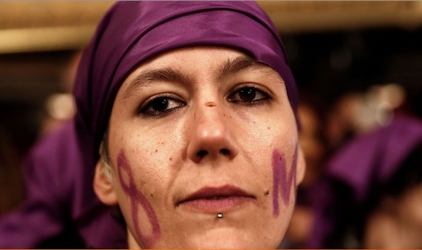 Una mujer en un acto del 8 de marzo