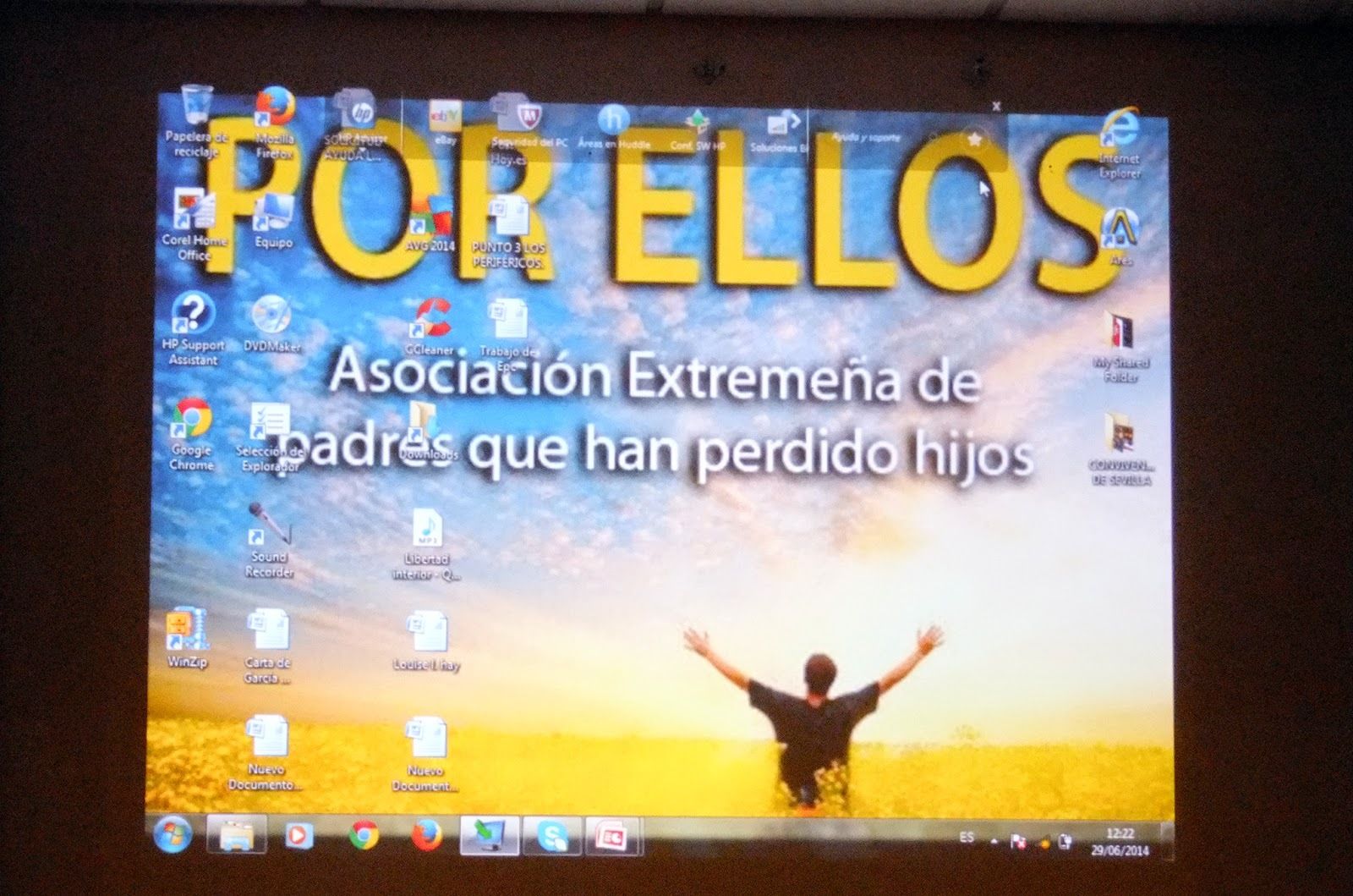 Para eludir la muerte, atestiguar la vida.  Oración viva por los difuntos.