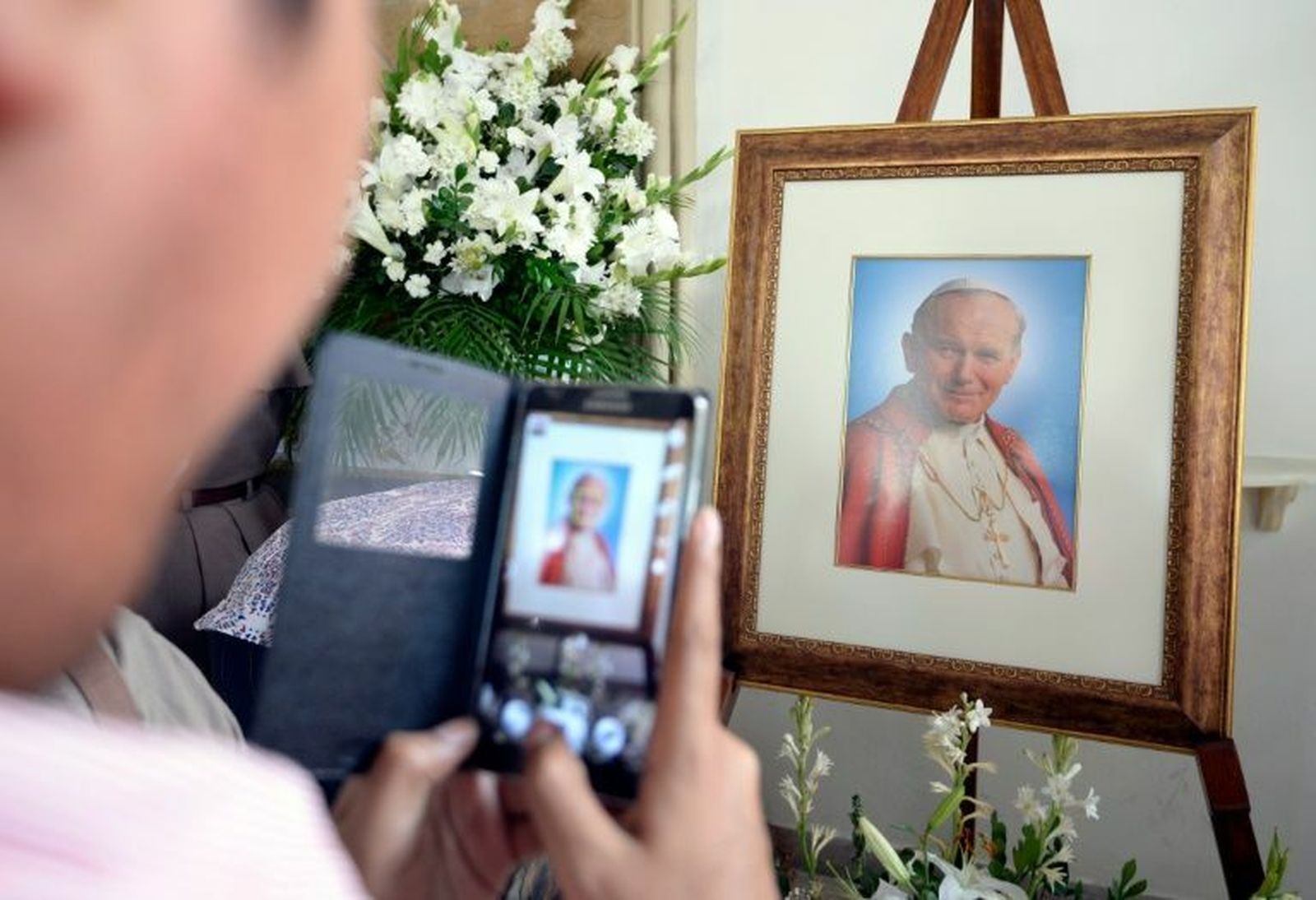 Veneración popular al Papa y santo Juan Pablo II