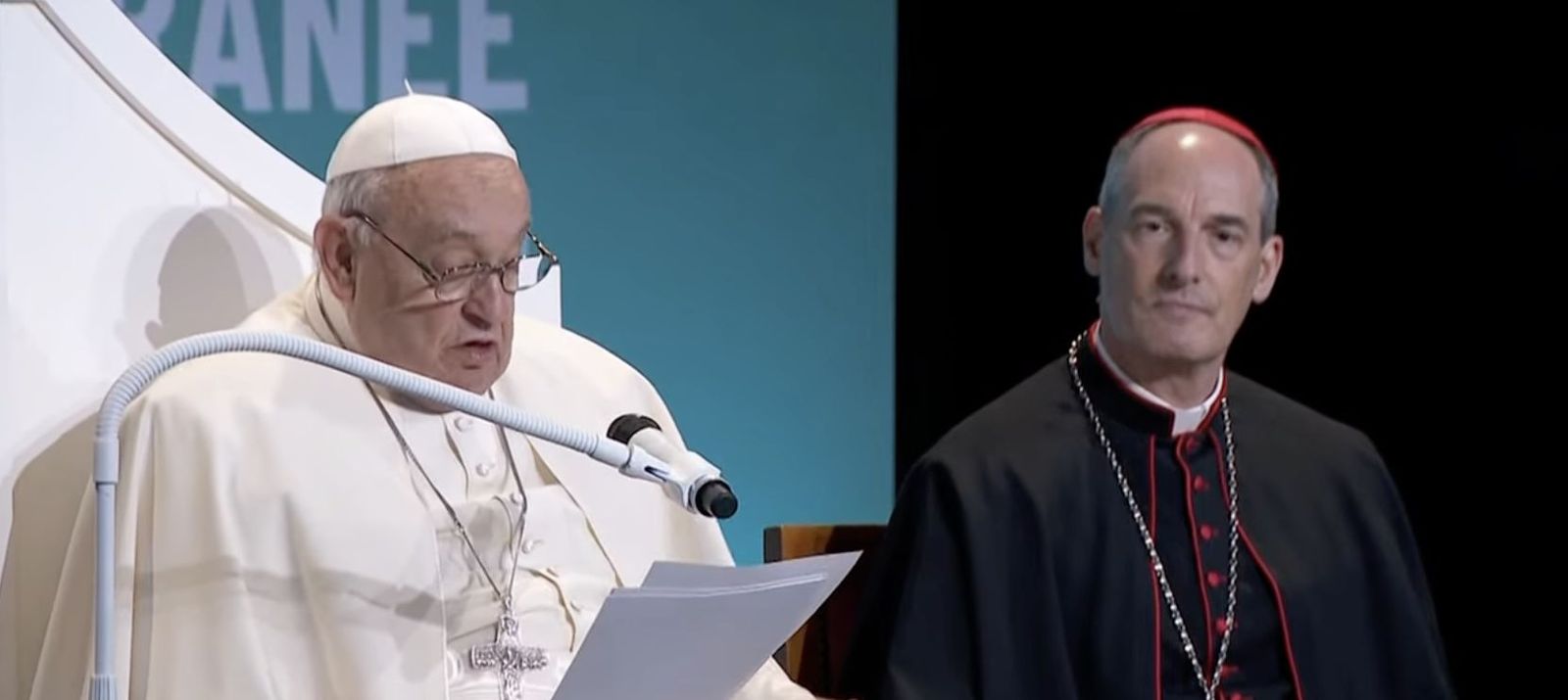 Francisco, con el cardenal Bustillo