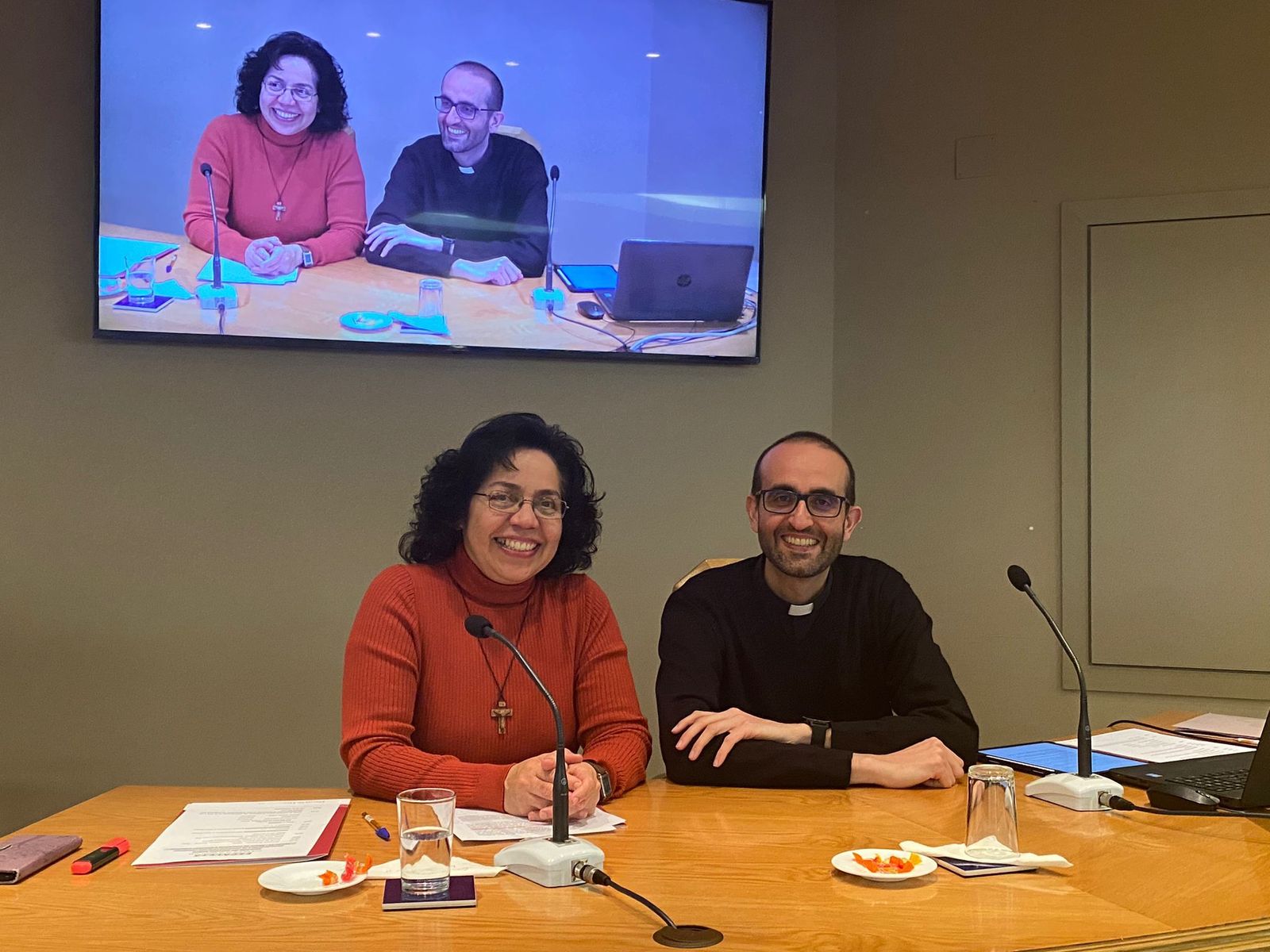 Laura Zamora y Juan Martínez, ambos de la Fraternidad Misionera Verbum Dei