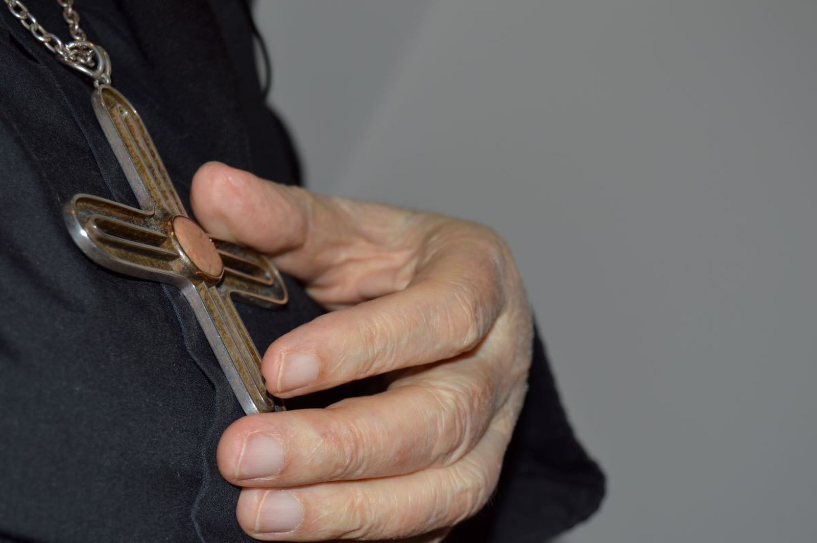 Cruz pectoral del cardenal Sistach