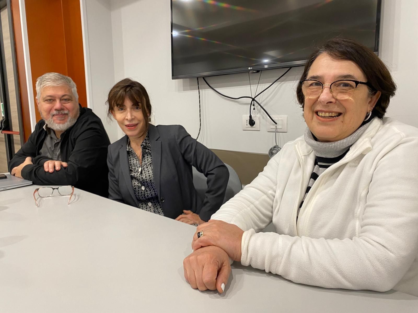 Emilce Cuda, junto a Peio Sánchez y María José Caram