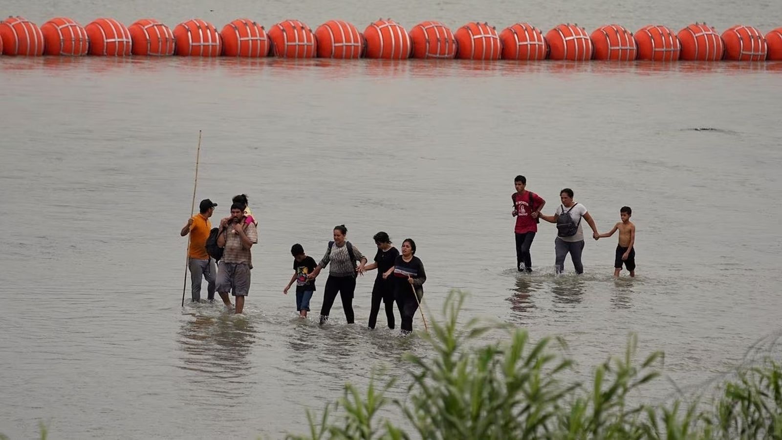 Boyas contra migrantes en  Río Bravo