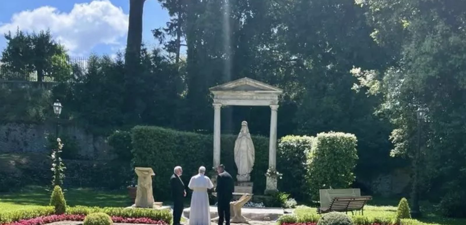 Prevost, en los jardines de Castel Gandolfo
