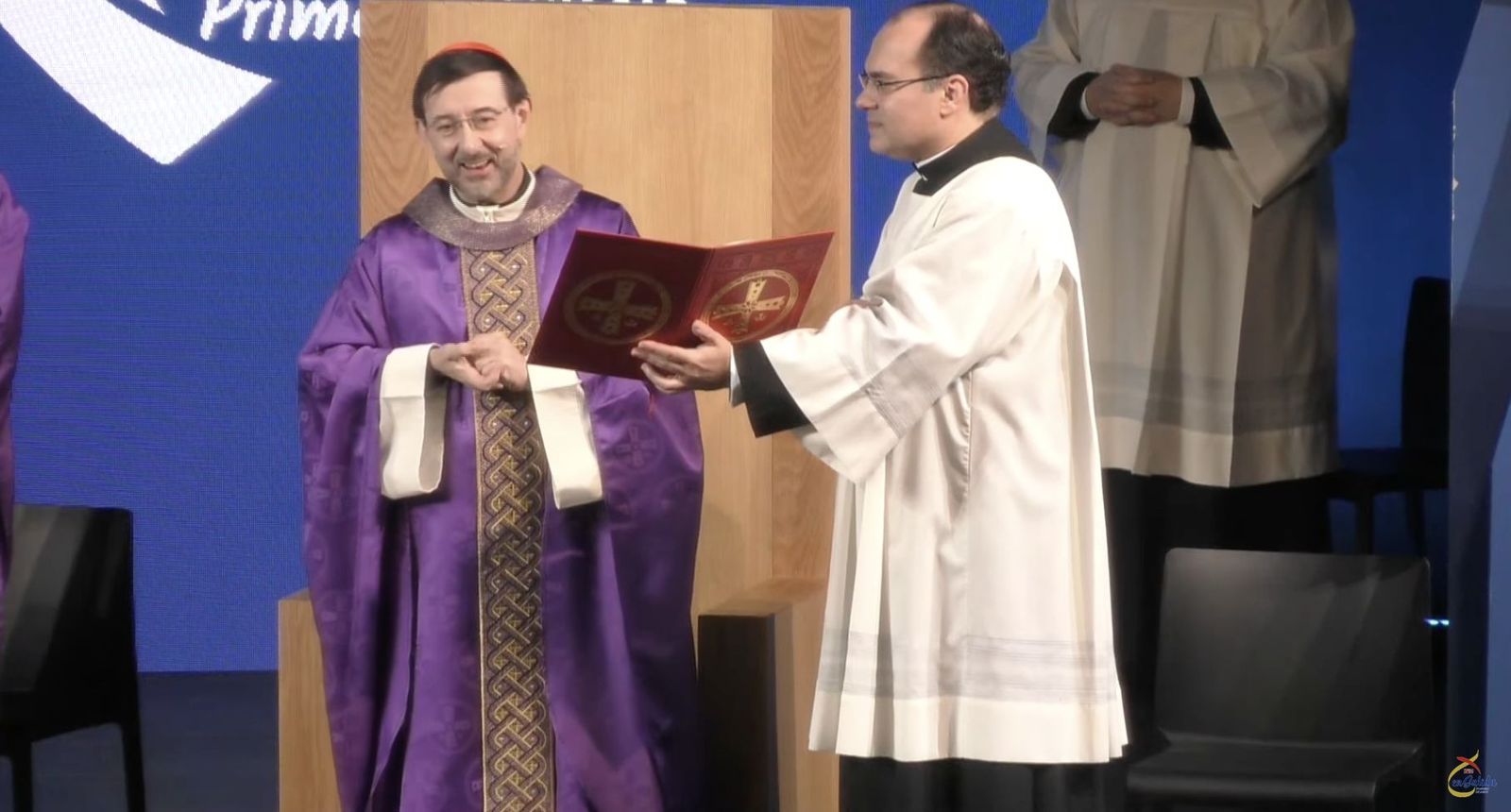 Cobo al comienzo de la eucaristía