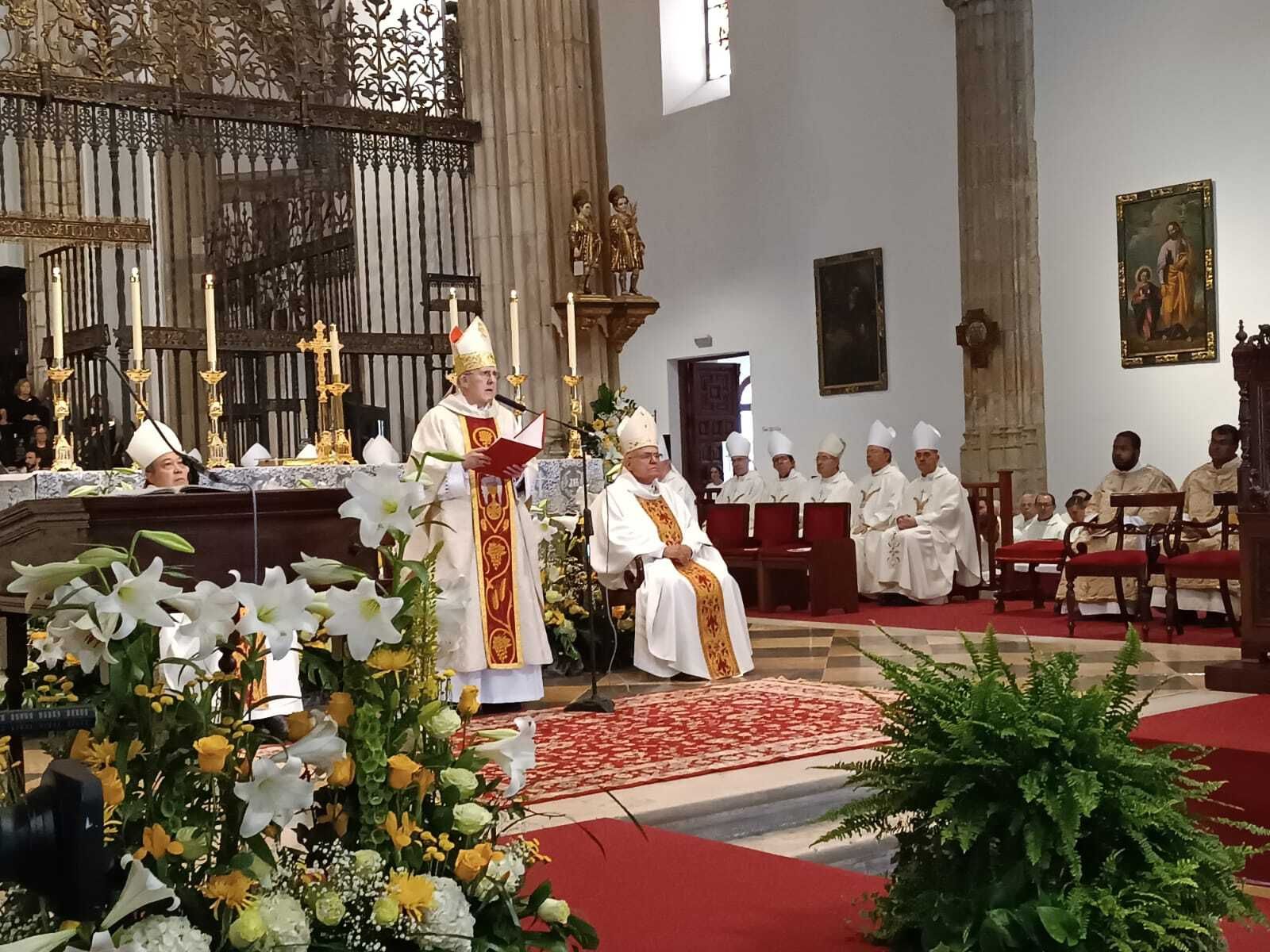 Carlos Osoro, durante la homilía en la catedral de Alcalá