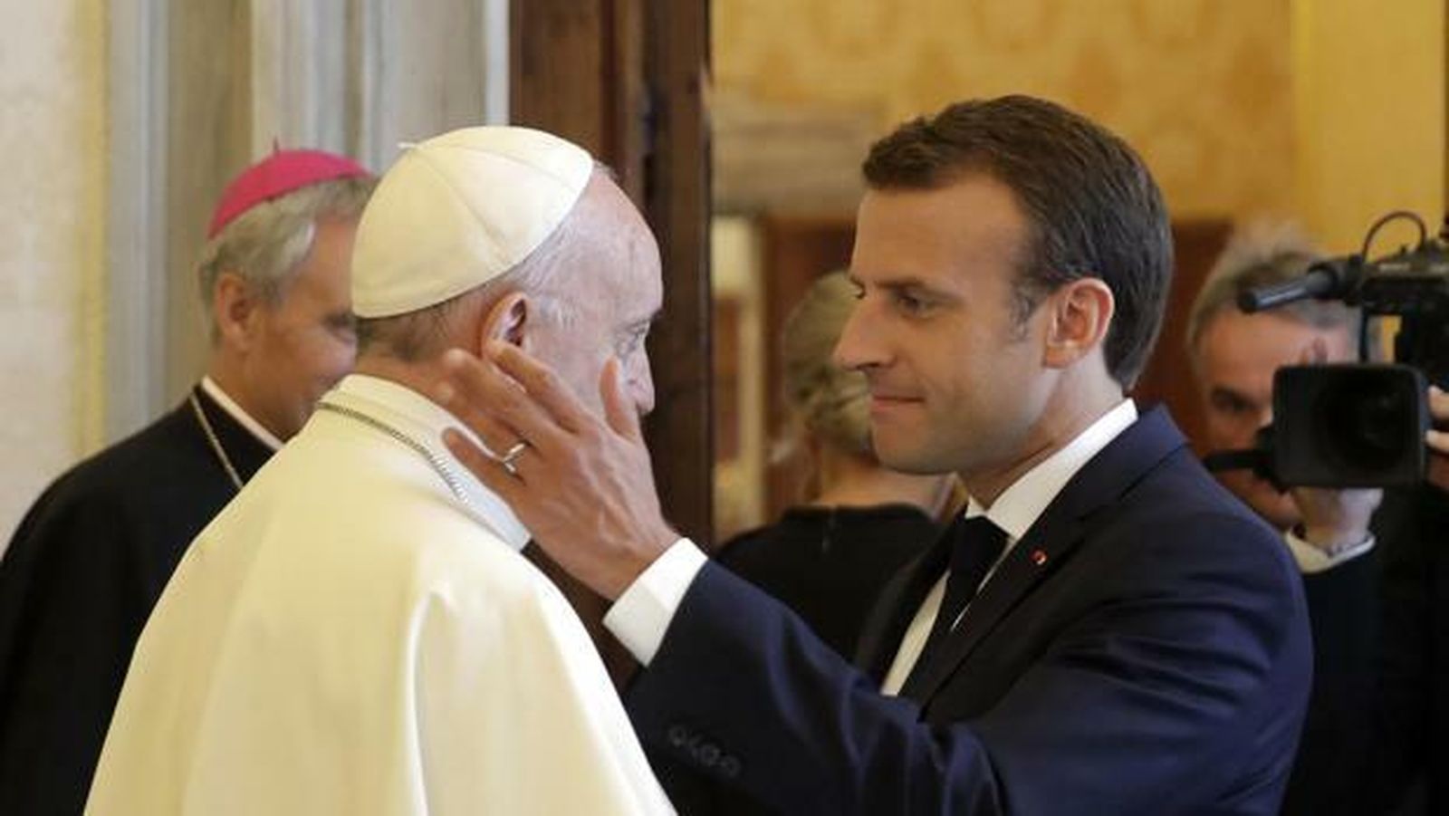 Macron, junto al Papa Francisco