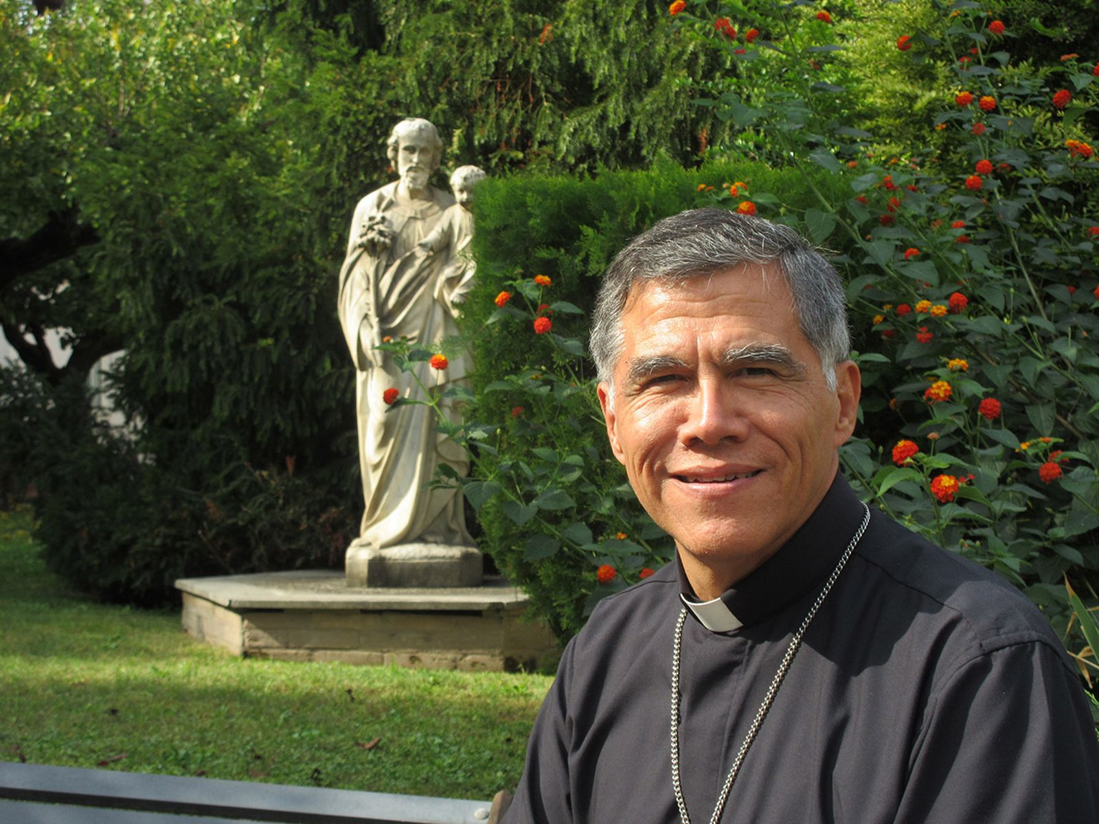 Alfredo Vizcarra: "La minería y la tala entran con impunidad en la Amazonía peruana porque no hay quien ejerza autoridad"