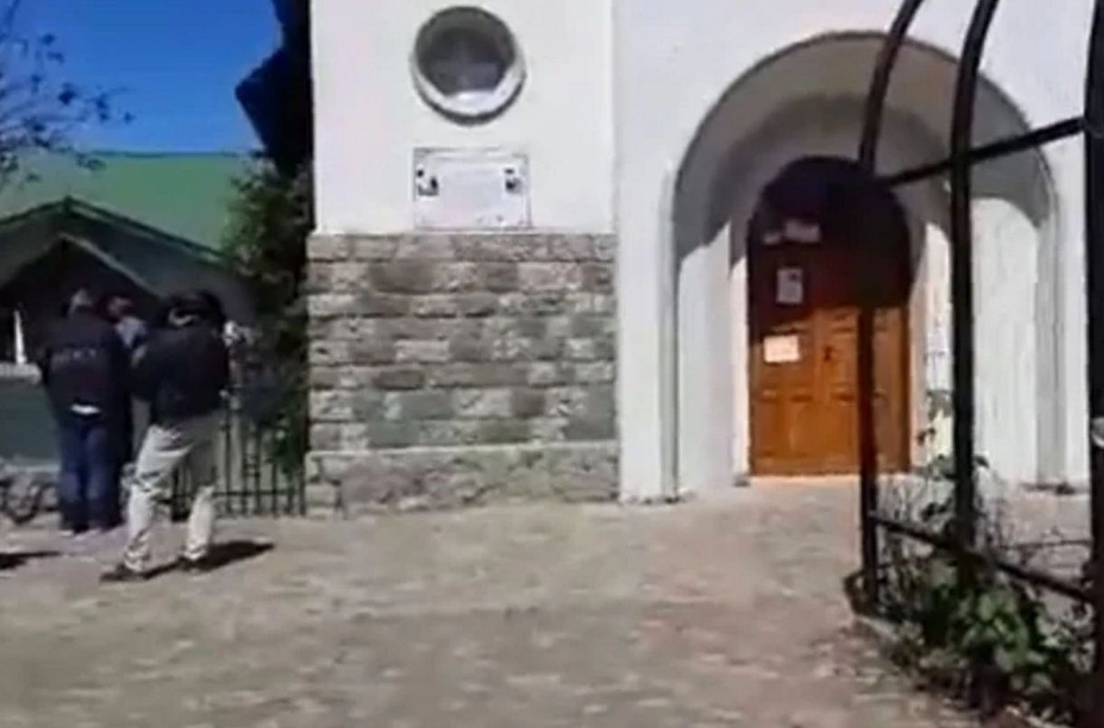 Iglesia tomada para reclamar la devolución de las tierras