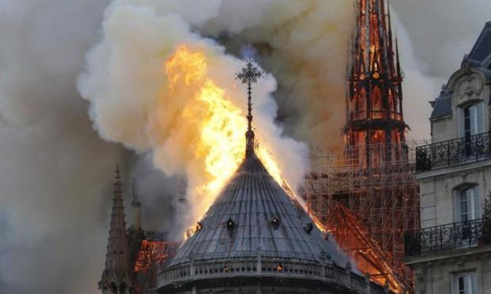 Arde la catedral de Notre Dame