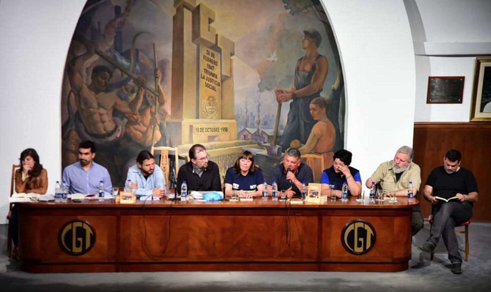 Grabois en una mesa de reflexión