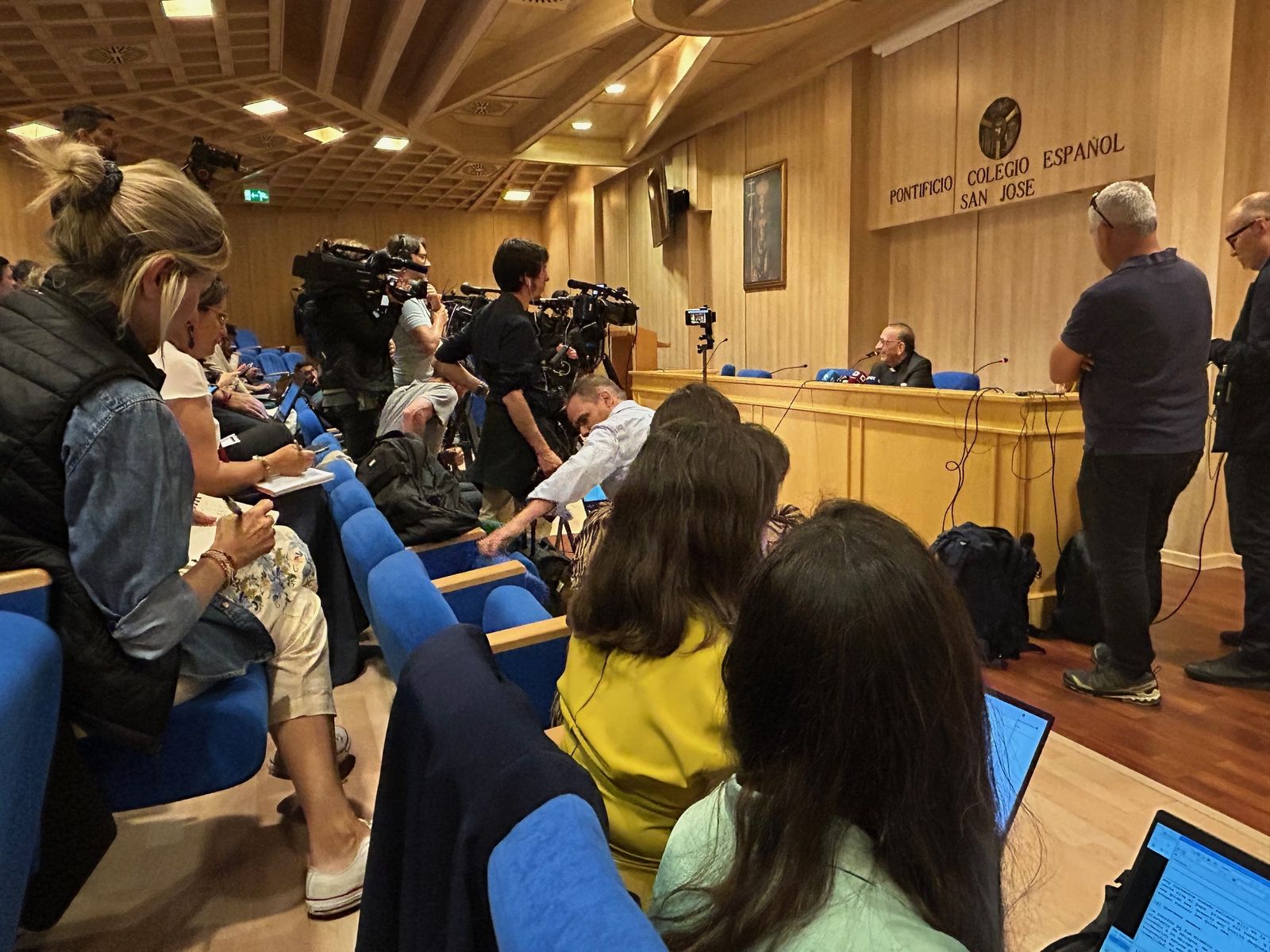 Omella en la rueda de prensa