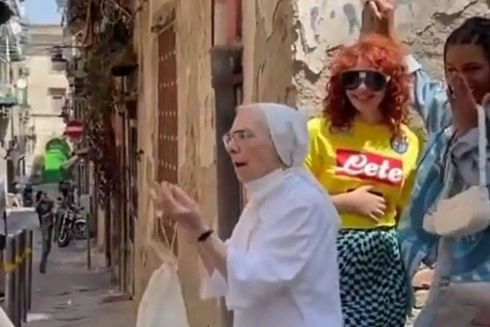 La religiosa que paró el beso lésbico