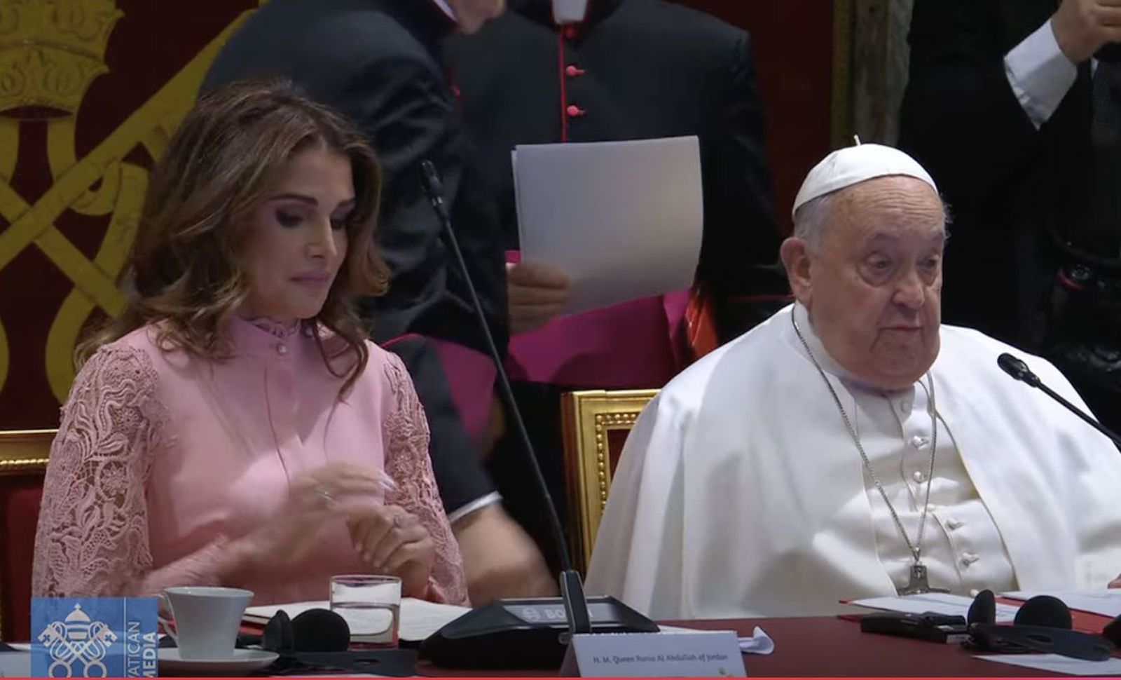 Francisco, con la reina de Jordania